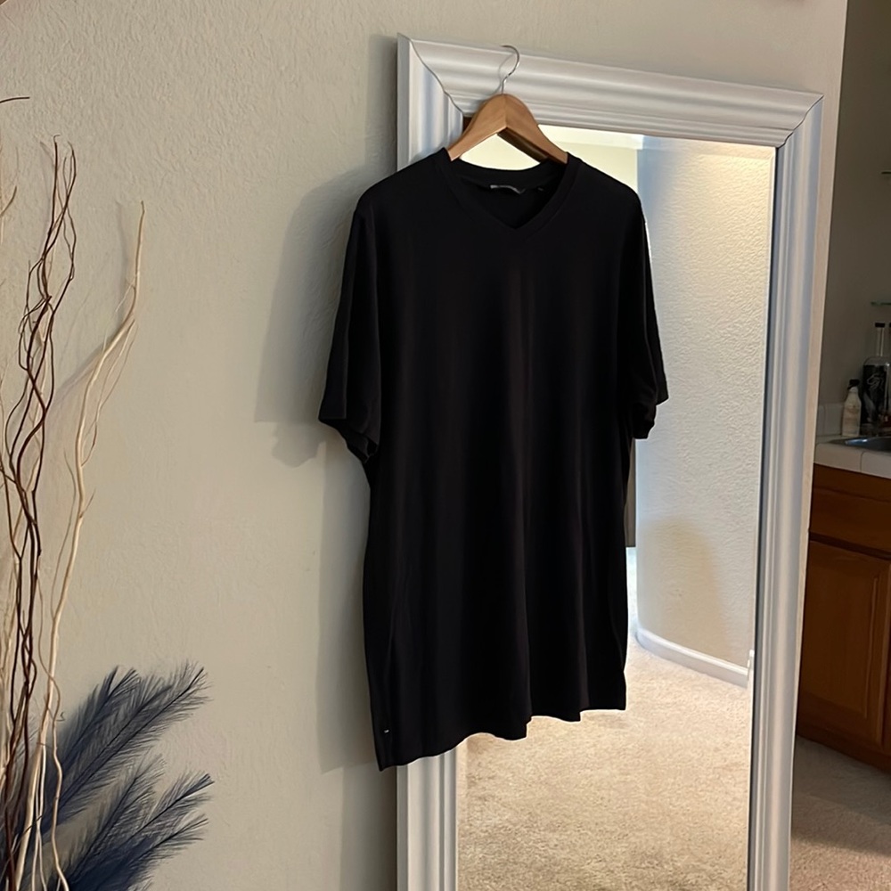 Travis Mathew v neck Cloud Tee